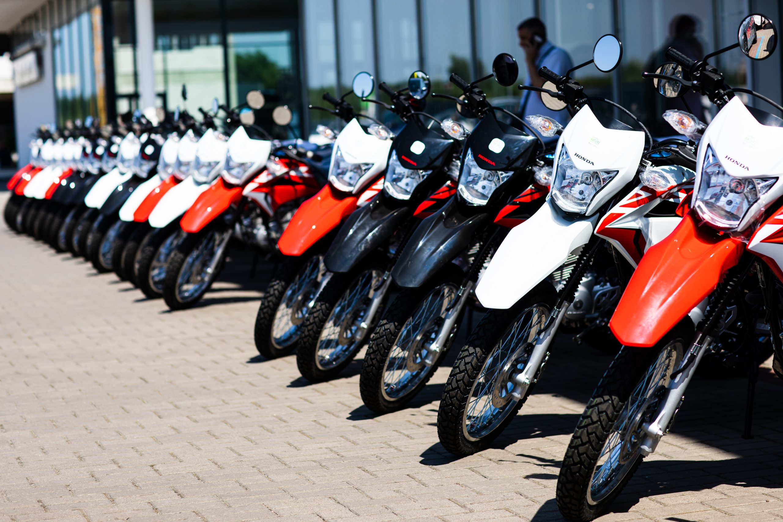 П’ять карпатських парків та заповідників отримали 23 мотоцикли Honda XR150