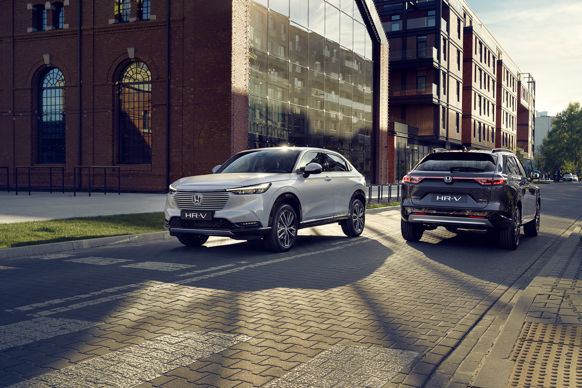 АБСОЛЮТНО НОВИЙ ГІБРИДНИЙ HONDA HR-V РОЗРОБЛЕНИЙ ДЛЯ ЗАДОВОЛЕННЯ ВІД ВОДІННЯ